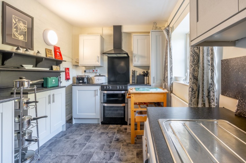 Images for Chequers Street, Docking